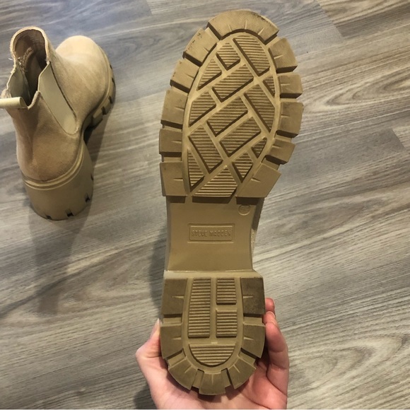 Steve Madden Howler Chelsea Lug Sole Boot in Sand - Picture 7 of 13